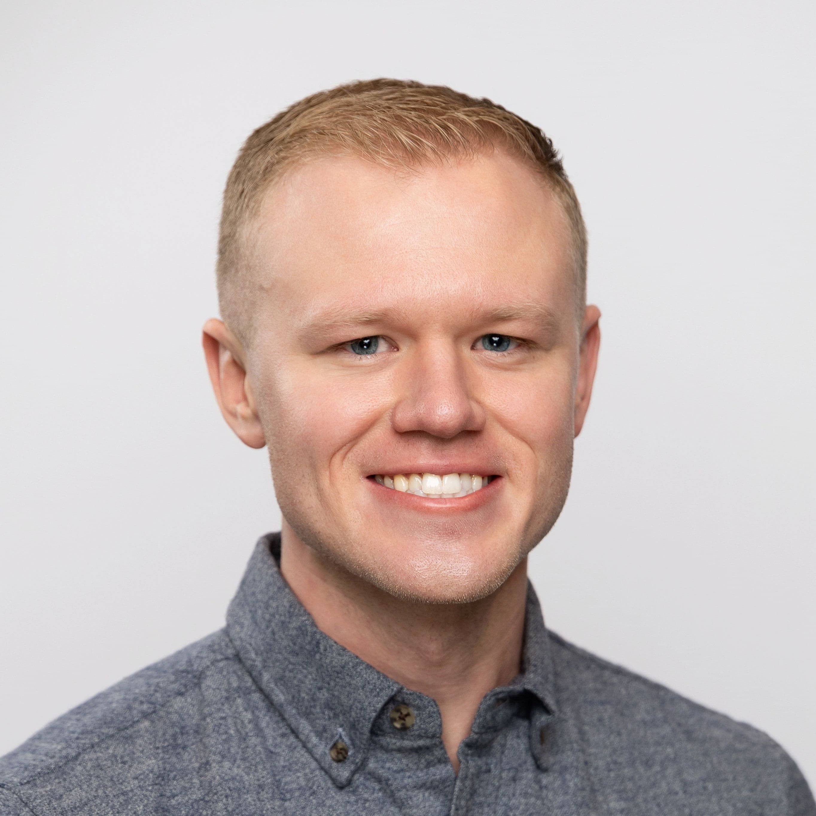 Photo of a handsome full-stack developer named Curt Gilbert.